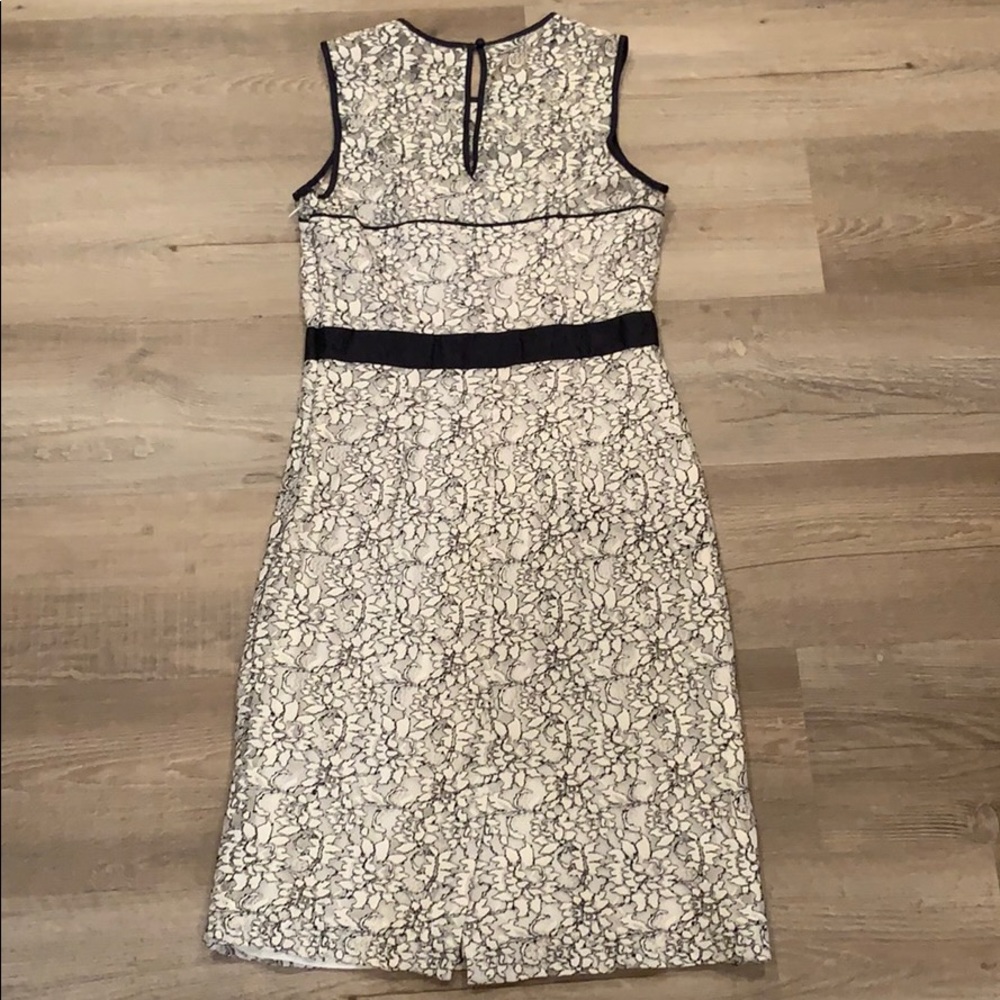 Banana Republic White and Navy Dress Size 4 - Picture 3 of 3